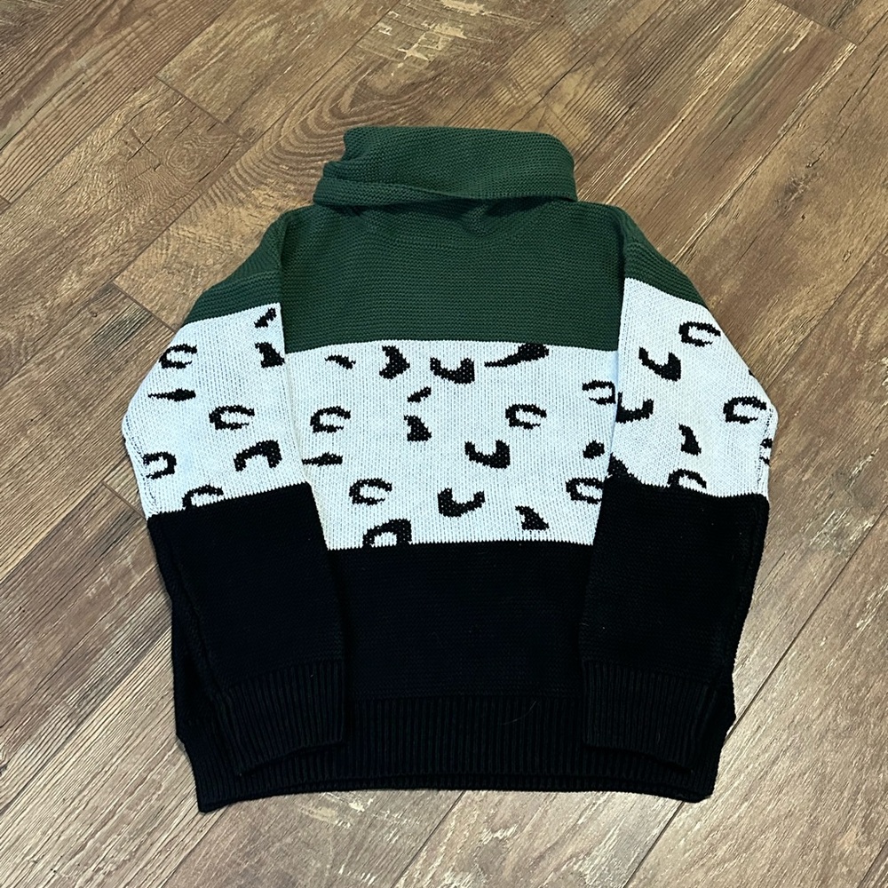 Women’s Neck Sweater Size Medium